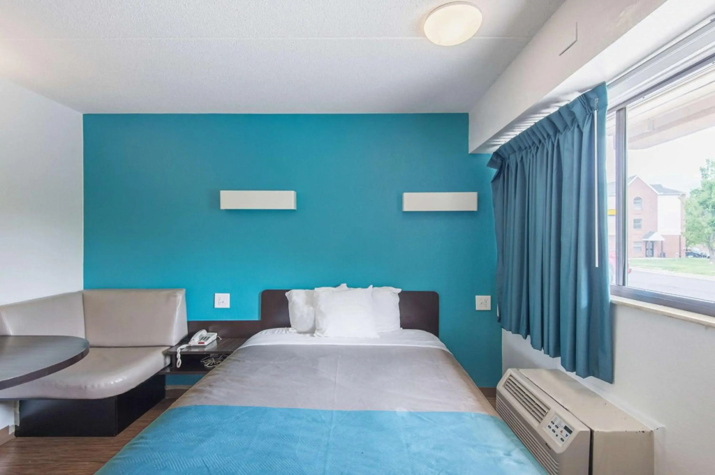 Motel 6-Overland Park, KS