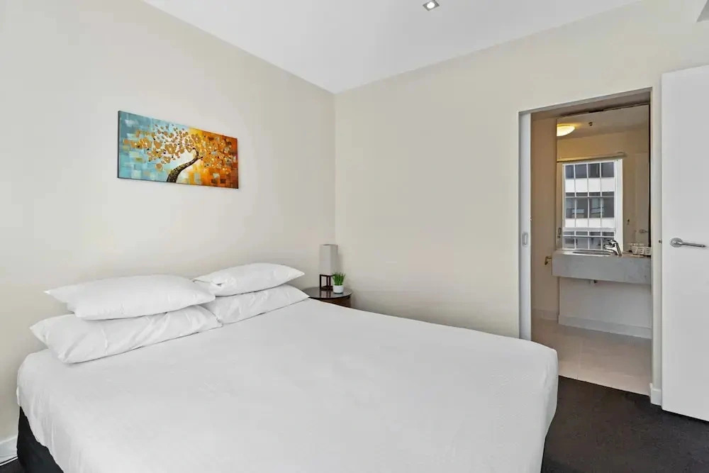 Spacious Melbourne CBD 2-bed Close to Everything