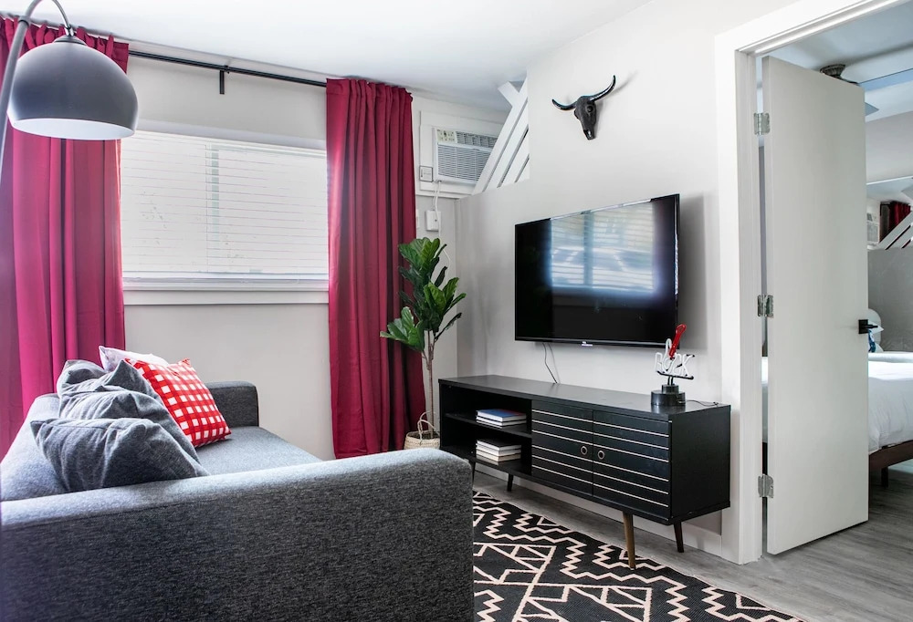 WanderJaunt Gilmore 1BR Clarksville