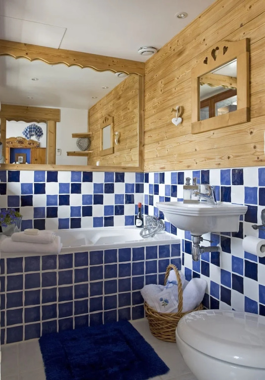 Aravis Holidays 7 Bedroom Chalet