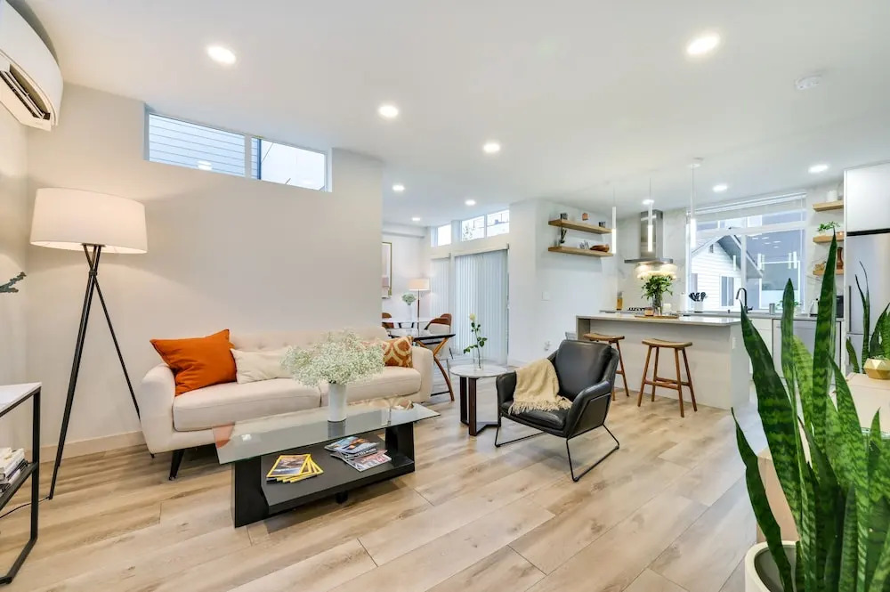 Luxury Seattle Home w/ Rooftop Deck + Fire Pit!