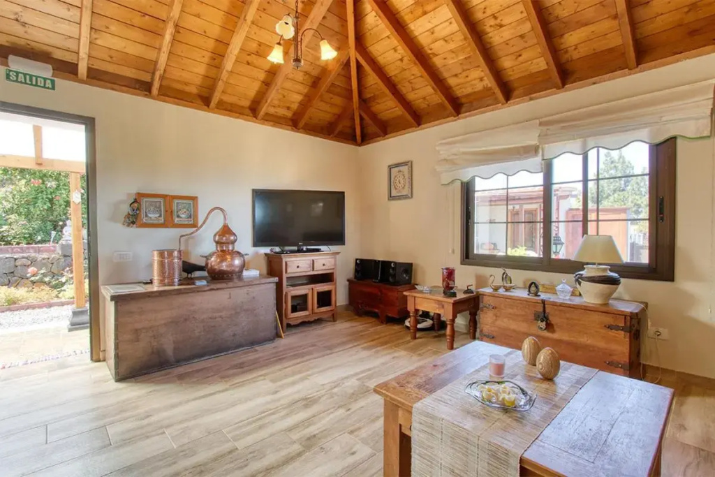 Casa Rosales with Pool & Wifi
