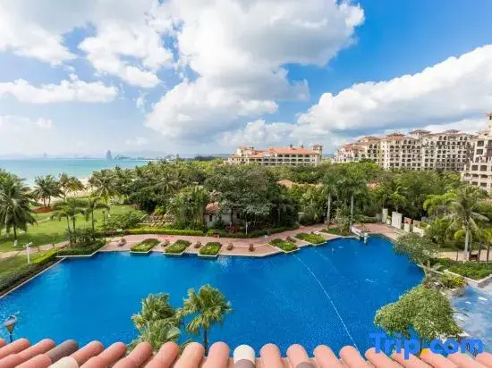 Lingshui Yingzhou Fenggangyu Scenic Apartment