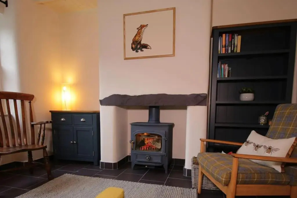 Riverside cottage walking distance into Caernarfon