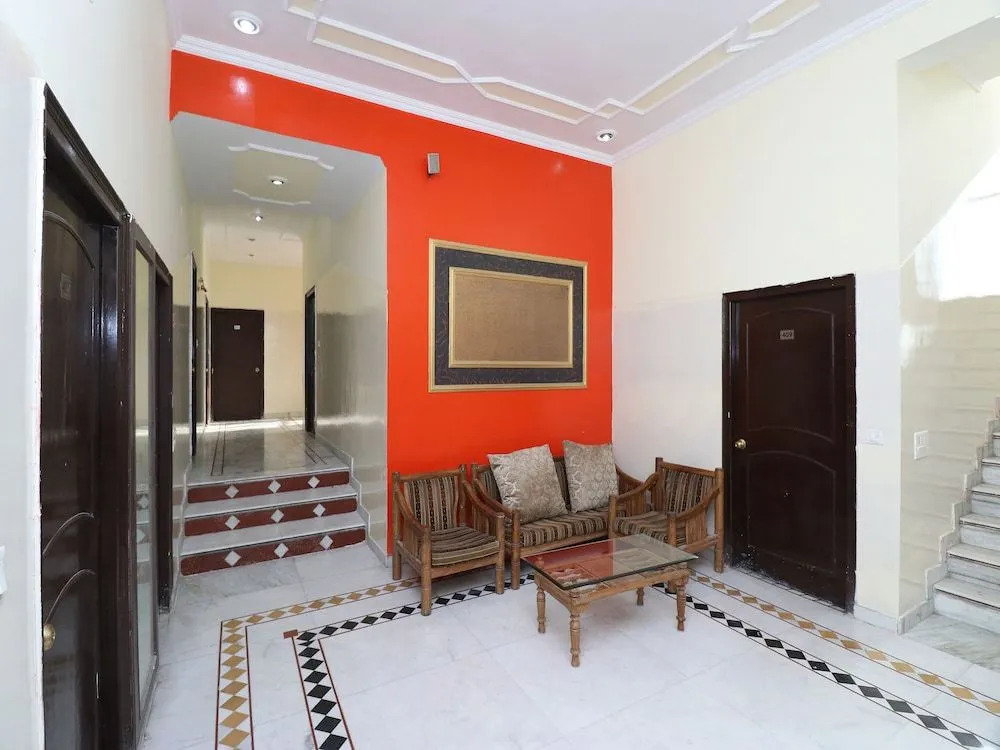Hotel Laxmi Palace Near ISBT Dehradun