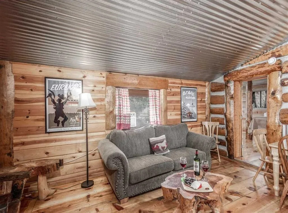 Sleeping Bear, 2 Bedrooms, Front Deck, Midtown, Sleeps 6