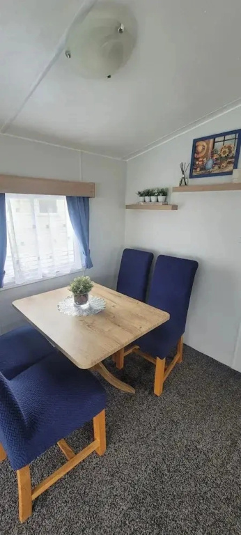 Stunning Holiday Home Beautiful Lakeside Views 15 Mins From Goodwood