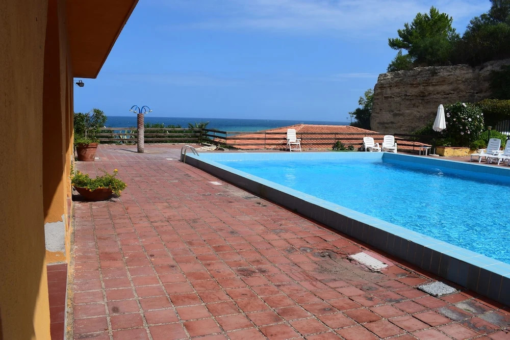 Saracena View