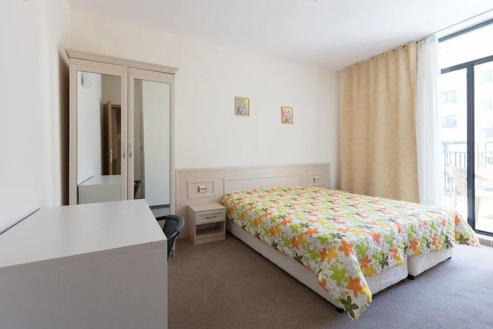 Two Bedroom Apartment with Kitchen