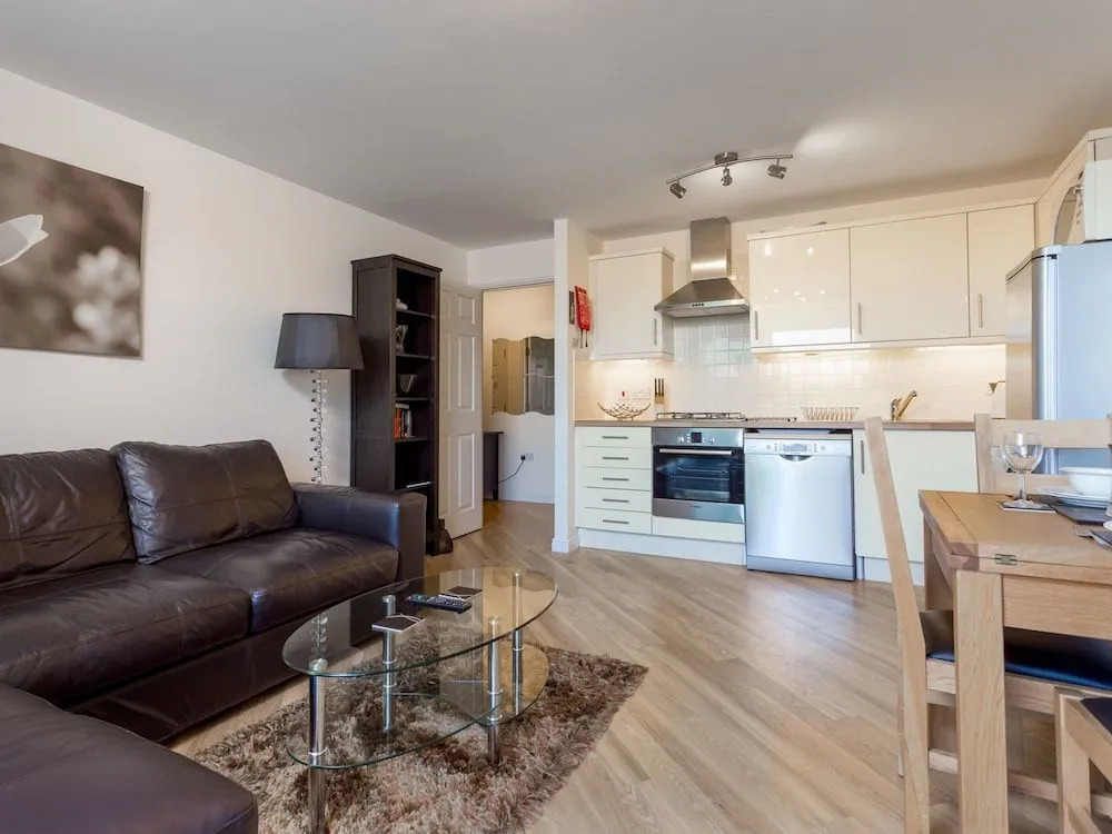 Bay Retreat- Moments from Hamworthy Park