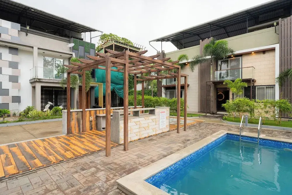 Alaya Stays 3-BHK with Pool near Khandala Hills - Imperial Serenia
