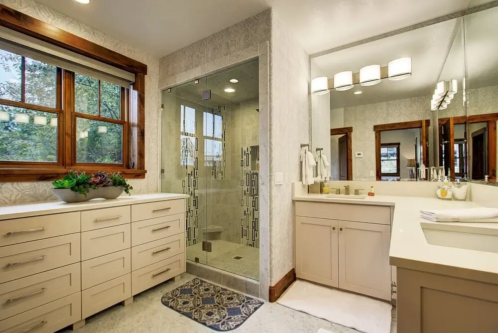 Modern 5bdr Right off Main Street w/ Hot Tub Main Street Escape by Avantstay