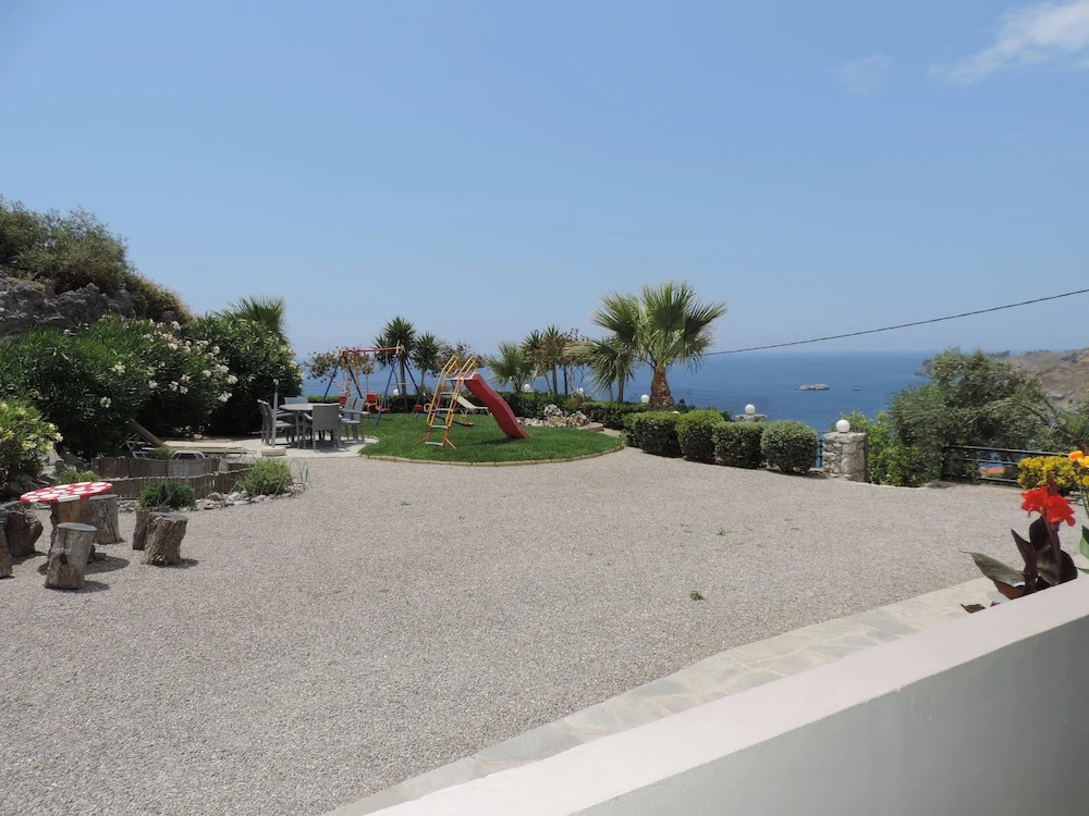 Nostalgias Ground Floor Apartment Just up From Souda Beach,4 People,nice View