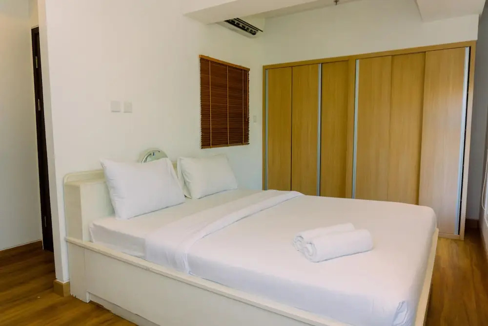 Spacious 1BR with Japandi Design at West Vista Apartment By Travelio