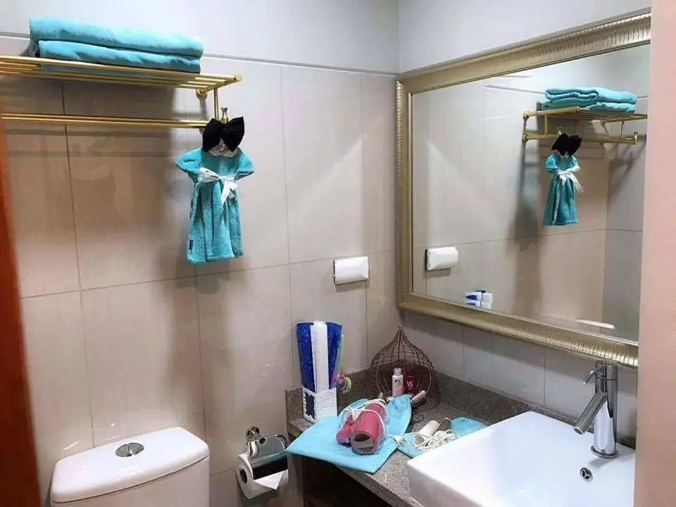 Tiffany Room At Shell Residences