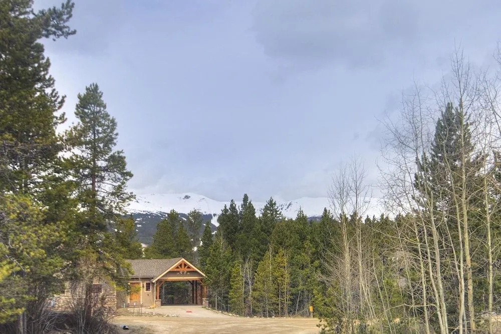 Elk Horn Cabin by RedAwning