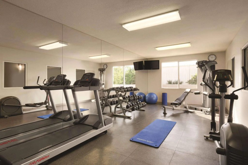 Country Inn & Suites by Radisson, St Petersburg - Clearwater, FL