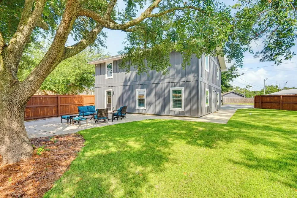 3 Mi to Navarre Beach: Home w/ Furnished Patio