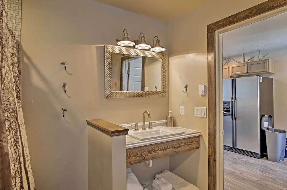 Charming Home - 1 Mi to Yellowstone National Park!