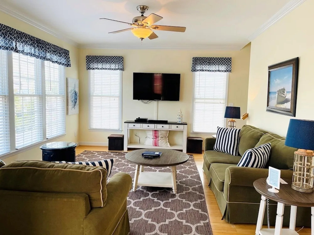 Angling Inn 4 Bedroom Home by RedAwning