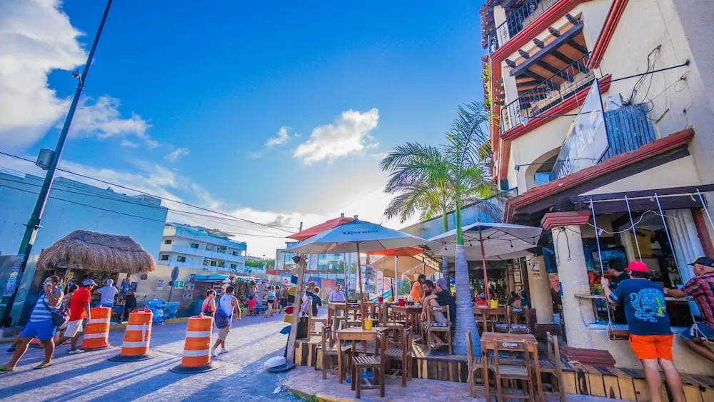 Magic, 1 block from Mamitas Beach by Tripintravel