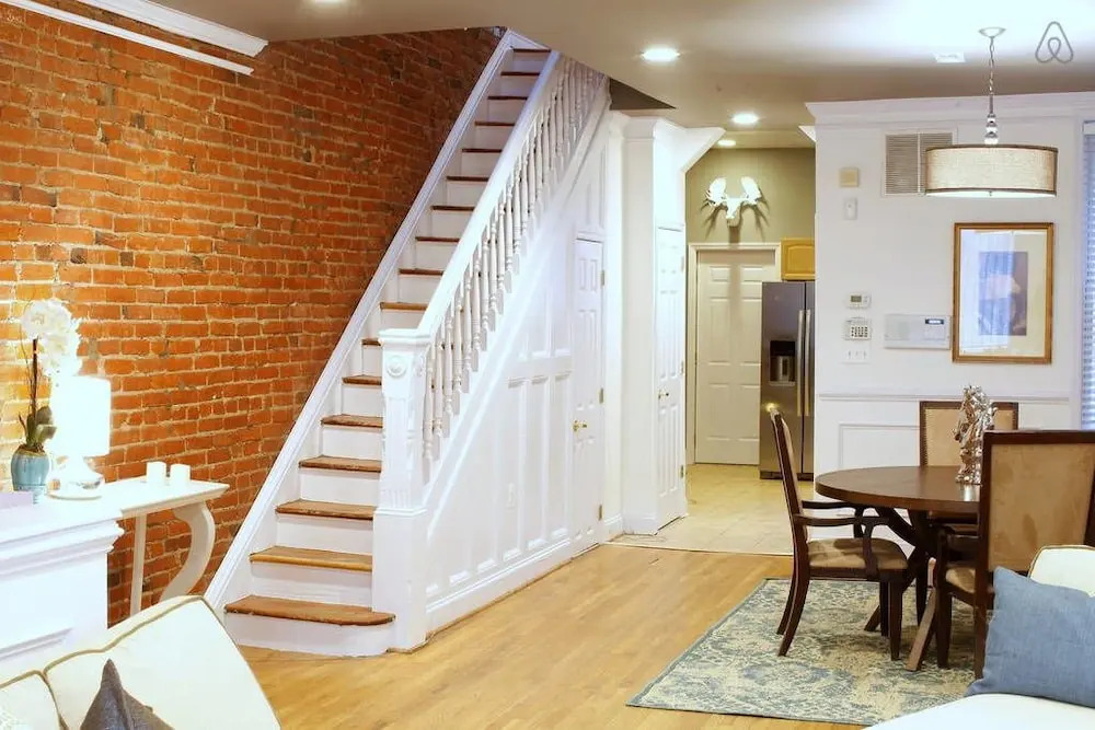 Modernized DC Rowhome in city-center