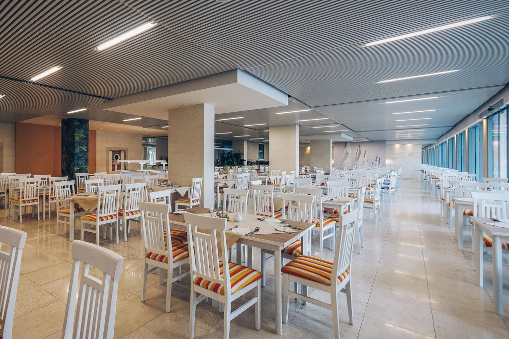 Carine Hotel Delfin
