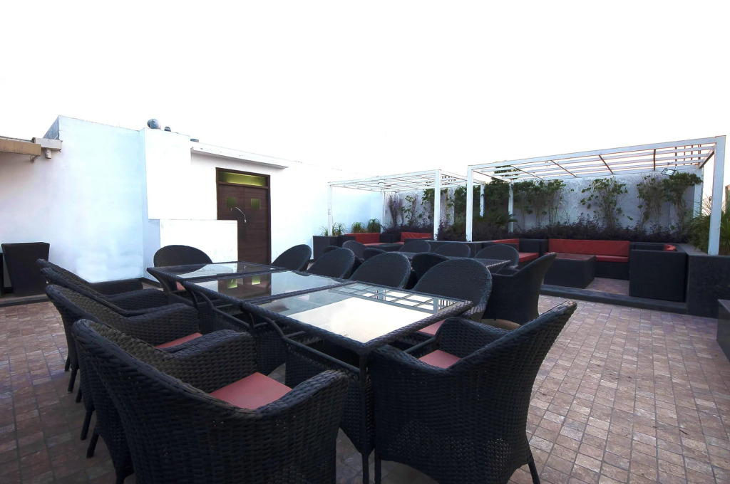 Hotel Le Roi Near New Delhi Railway Station