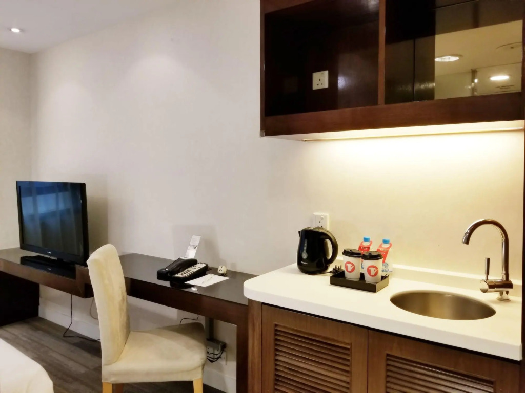 Dash Living on Hollywood