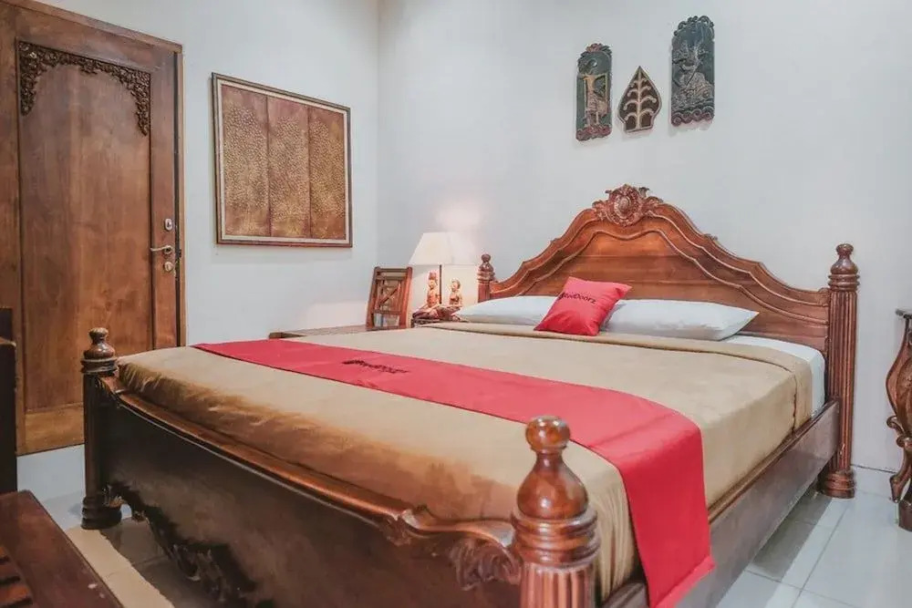 RedDoorz near Galeria Mall 2