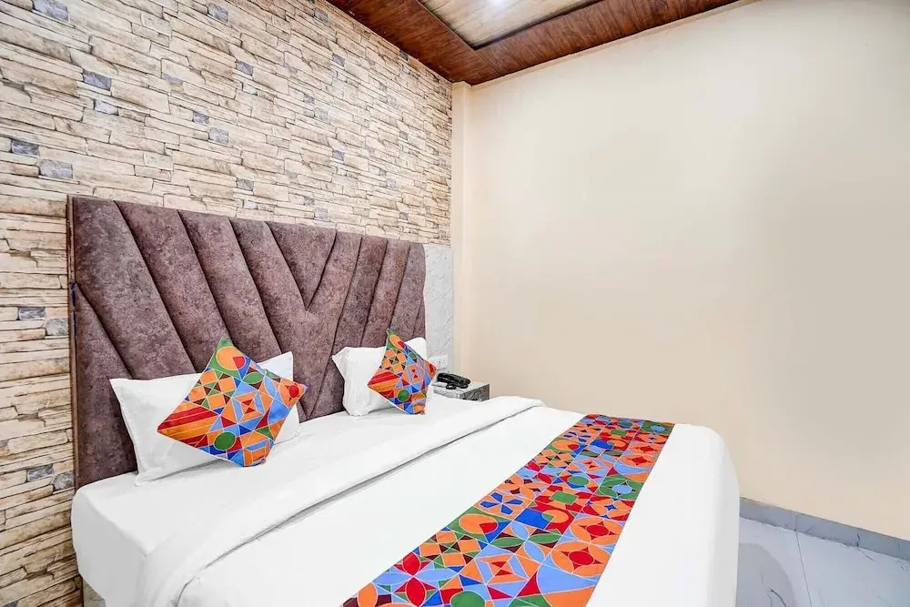Fabhotel Ratraksh