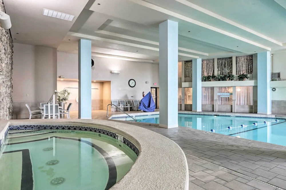 Ultimate Lake Getaway in Osage Beach, Resort Perks