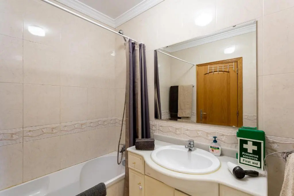 Premium T1 Apartment, Spacious, 3 min driving distance from the beach