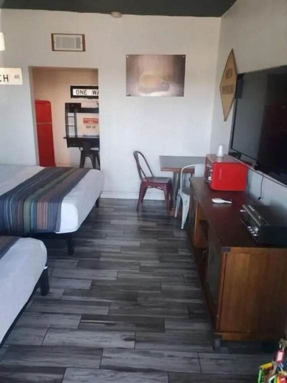 Desert Hills Motel