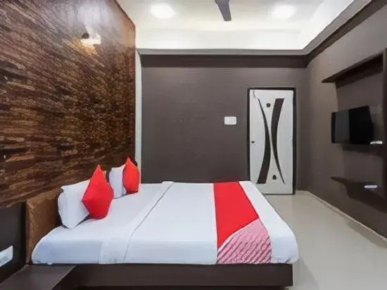 Hotel Amaira by OYO Rooms
