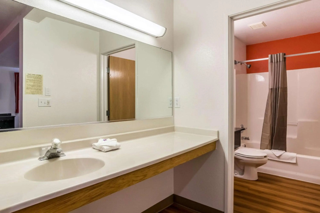 Motel 6-Barkeyville, PA