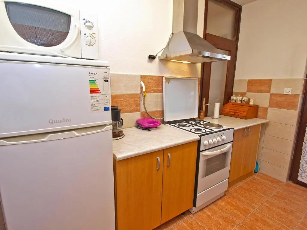 Apartment Gortanova 942