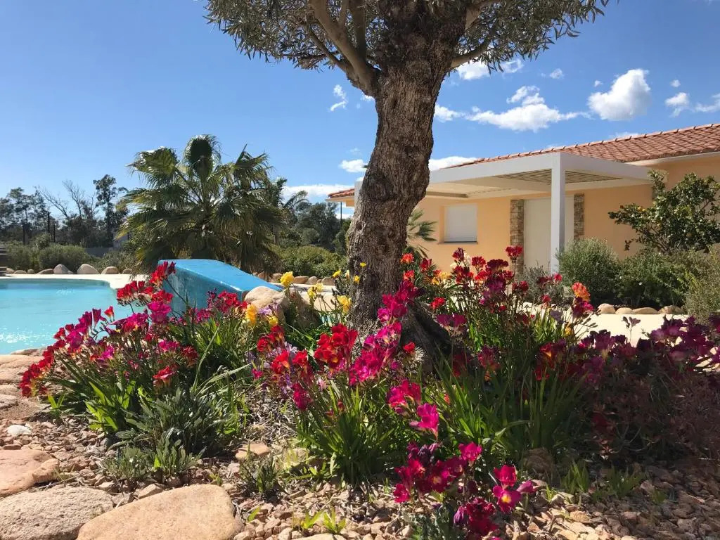 LHacienda Piscine chauffée à 28, spa, boulodrome et court de Tennis privés, 2 villas indépendantes