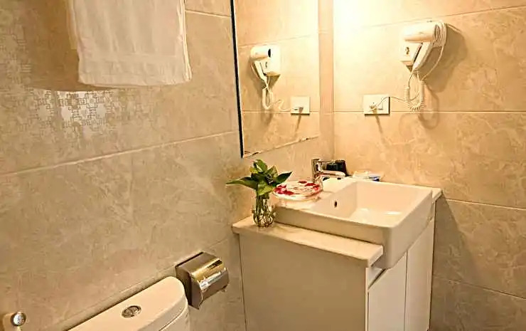 LUXURY HOTEL