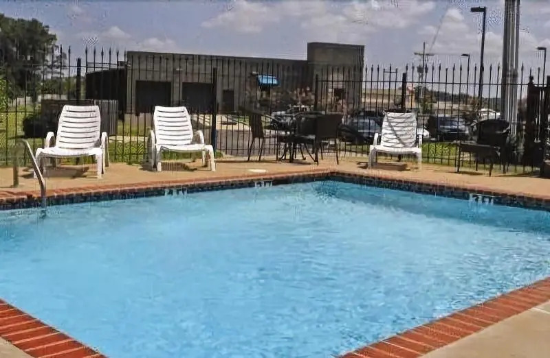 Home Gate Inn & Suites