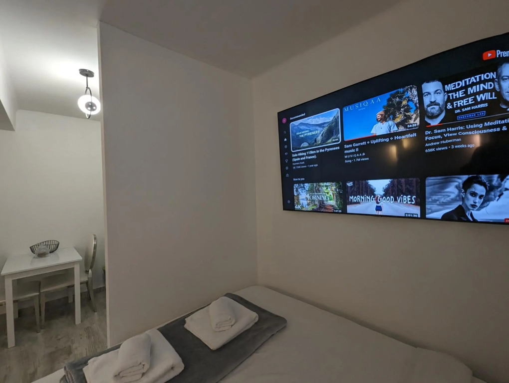 Chic Modern Studio in Historic Building w Floor Heating, 65" TV, Washer and Dryer