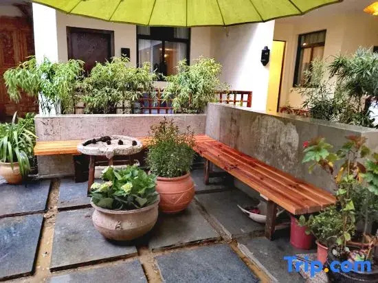 Deyishe Lake View Inn