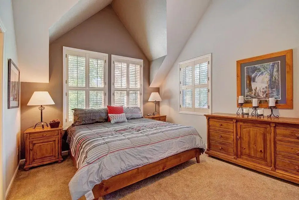 Bear Pine 4 Br home by RedAwning