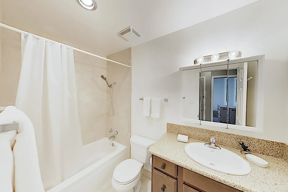 New Listing! Year-round W/ Game Room 3 Bedroom Home