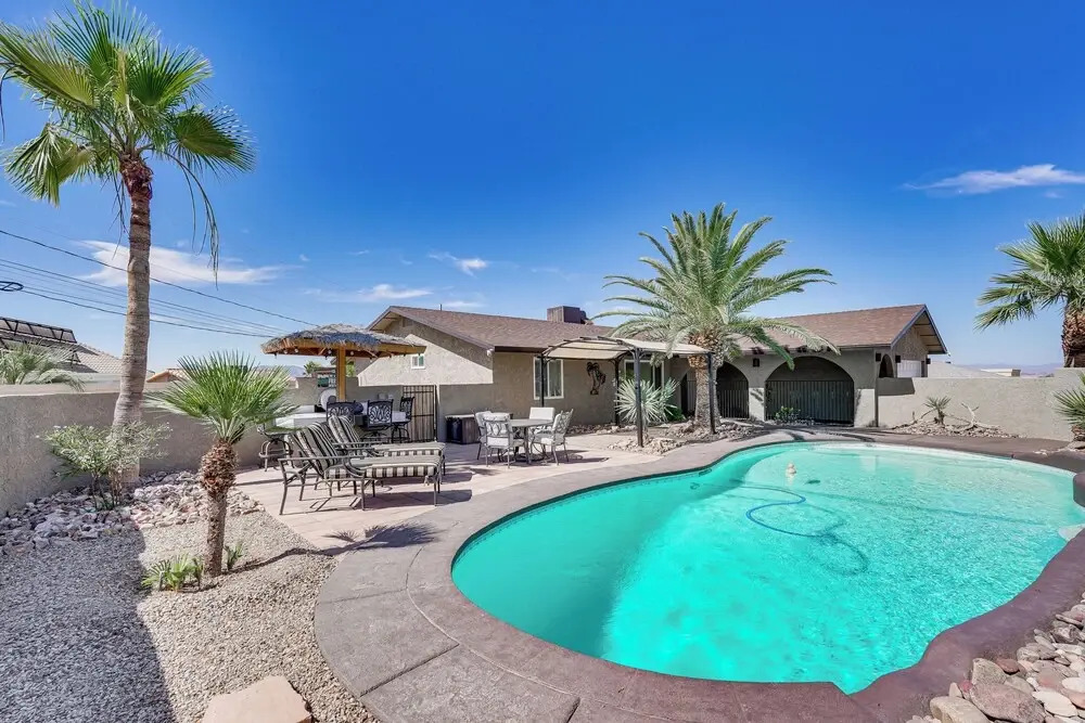 5 Mi to Beach: Poolside Paradise in Lake Havasu!