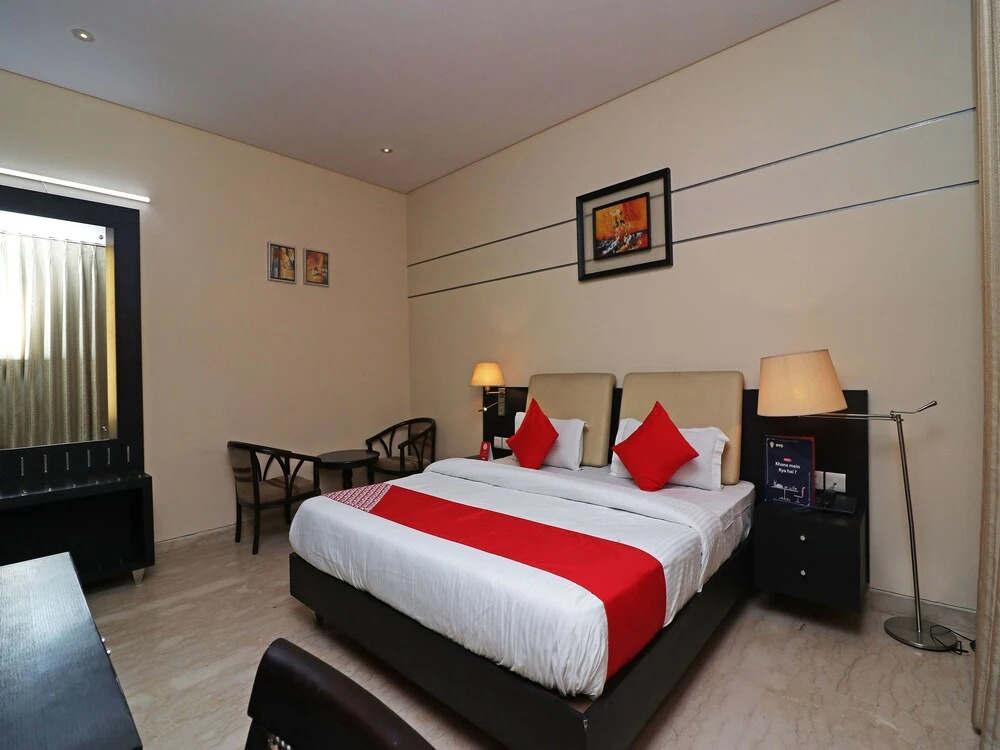 OYO 13236 Hotel W Castle
