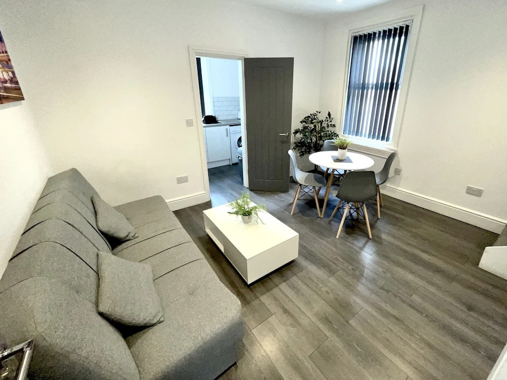 Albert Luxury Hottub and Jacuzzi Apartments