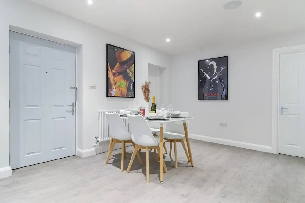 Livestay - 2 Bed Hollywood Movie Themed Apt