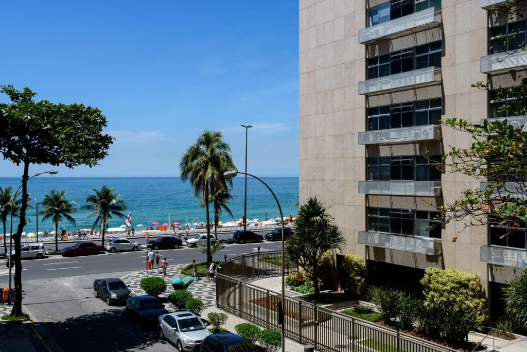 50m from Leblon Beach sleeps 6 | GU301 Z1