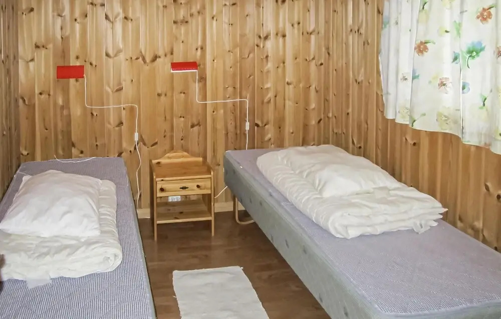 Cozy Home In Spangereid With Wifi